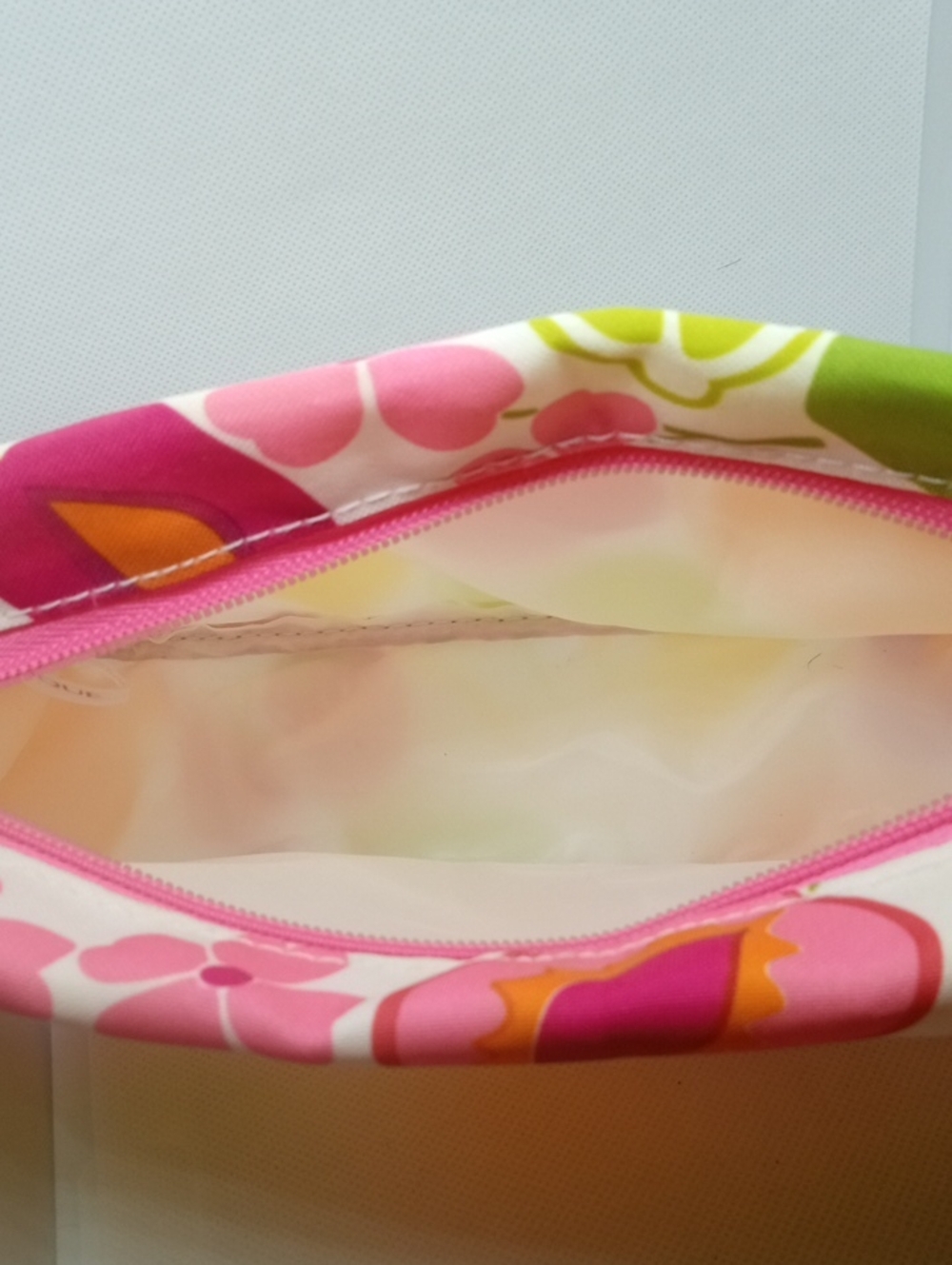 CLINIQUE SUMMER MAKEUP BAG - Picture 7 of 7